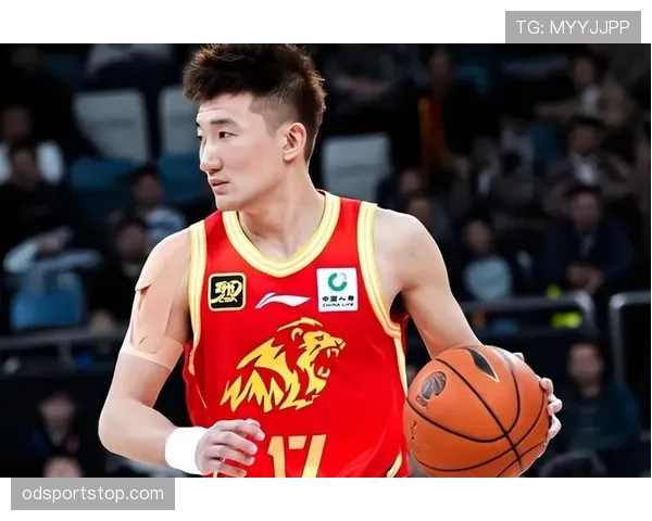 孙铭徽赛场像战士，刷到他生活照我差点以为走进了土豪打卡点